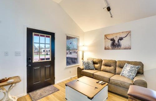 Joaquin House | Piney Woods Tiny Cabin: 3 Mi to Sabine River!