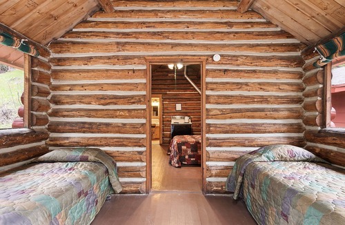 Cheyenne Crossing Cabin | Pioneer Cabin By Spearfish Creek
