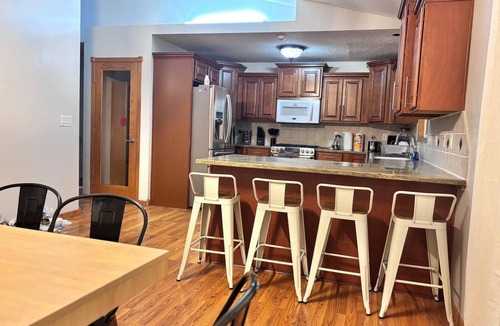 Wichita House | Place in East of Wichita. King Beds with Cinema & Harrison Park Views