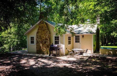 Ohiopyle Cabin | Place in the Pines - Mountain Escape for 2