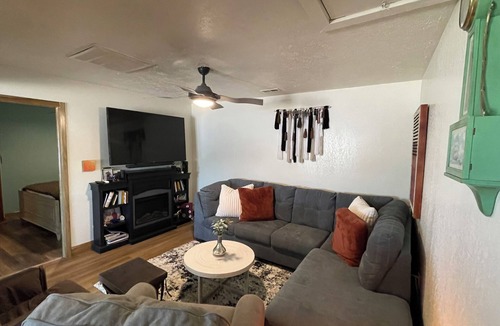 Cedar Creek House | Play Del Omaha-escape to the beach 30 min to anywhere!