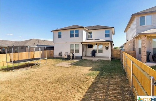 Temple House | Pleasant 2-bedrooms upstairs in a 5br/3b house with AC in charming Temple TX.