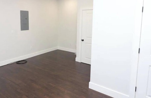 Margate City Apartment | Pleasant building with AC in Margate City GREAT OFFICE SPACE