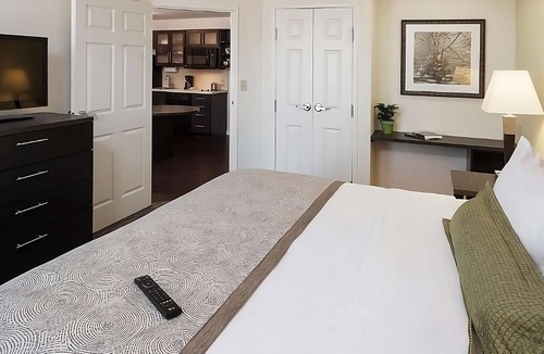 Wichita Resort | Pleasant Stay! 2 Sleek Units, Kitchen, Parking, Pets Allowed Near Sunset Park!