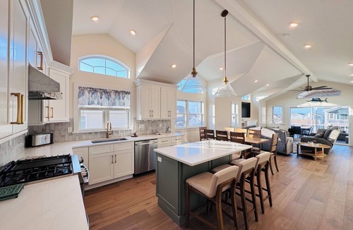 Townsend's Inlet House | plenty of space for family and guests across three levels.