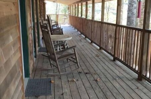 Newland House | Plumtree Mountain Retreat Studio #3