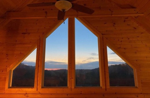 Madisonville Cabin | Pokeadot Cabin: Cozy Farm Stay w/Pool & Firepit