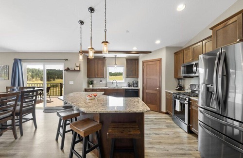 Colonial Pine Hills Apartment | Ponderosa Mile Retreat