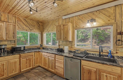 Keystone House | Ponderosa Suite at Ten Stone Lodge