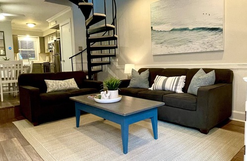 Country Club Estates House | POOL, 2 BD/2.5 BA, 4 blocks to the beach or town, sleeps 6