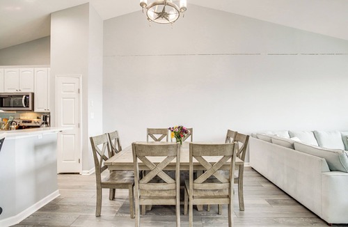Sunset Island Condo | Pool, Beach Access! Canal-Front Ocean City Gem