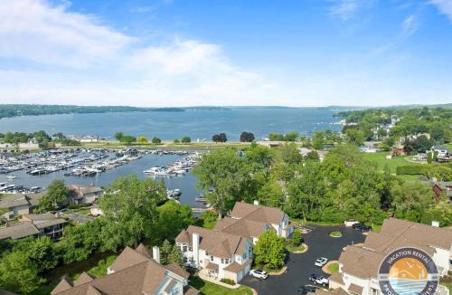 Fontana-on-Geneva Lake House | Pool Beach Walk & Lake Views in Fontana