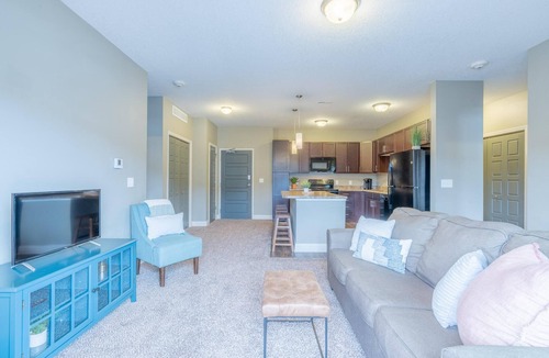 West Des Moines Apartment | Pool Garage Gym Wifi More