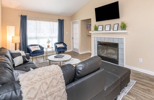 Rock Hill Condo | ☆Pool+Parks☆2 min drive⇢grocery+dining+attractions