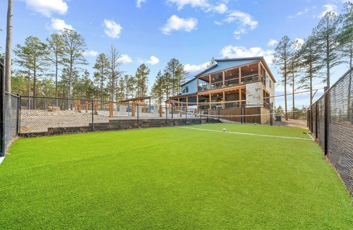 Pickens Cabin | Pool Sauna Pickleball/Basketball Turf Field Game Room Sleeps 26
