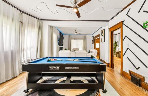 Hanover Place House | Pool Table FirePit BBQ Grill Workspace 6BR