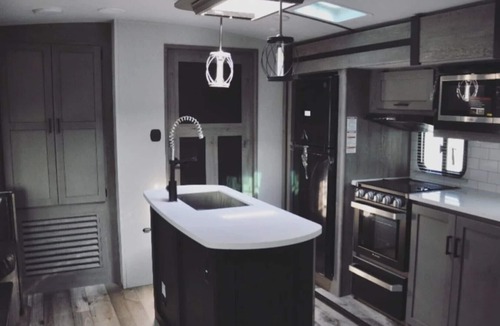 Earlsboro House | Poolside Luxury RV