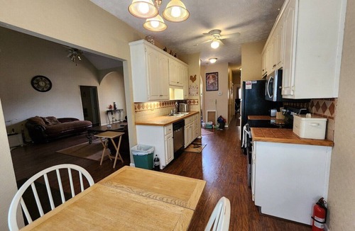 Canton House | Poplar Meadow | King Bed Gazebo Pets Welcome!