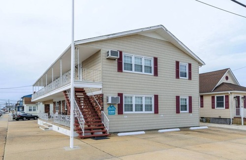 Ortley Beach Apartment | PREMIER HOST-2BR SEASIDE PARK SUITE#2, One Short Block to Beach,Kit,Liv. Room