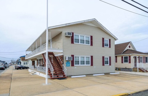 Ortley Beach Condo | PREMIER HOST- 2BR SEASIDE PARK SUITE#5, One Short Block to Beach, Kit,Liv Room