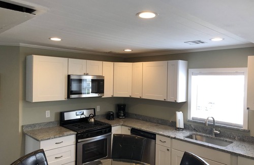 Seaside Heights House | PREMIER HOST - 3 BR Candy Apple Cottage, Pool Access, Walk to Beach