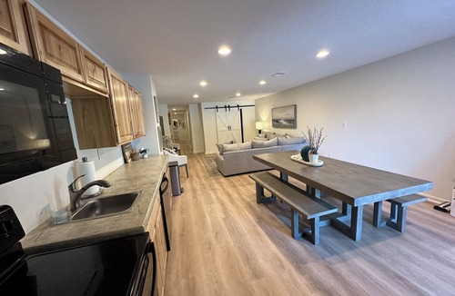 Horton Cabin | Premiere lodging near 4 Rivers Conservation-perfect acreage getaway