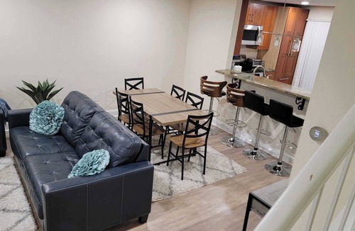 Clifton House | Premium Modern TH Near Dulles Airport 2 Free Parking