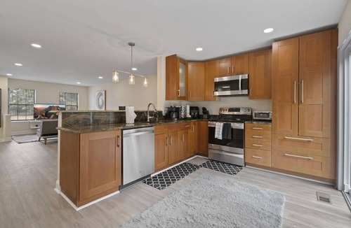Clifton House | Premium Modern TH Near Dulles Airport 2 Free Parking