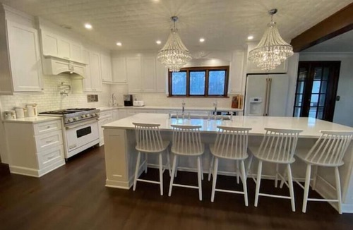 Johnsburg House | Prestigious Pistakee Bay Estate