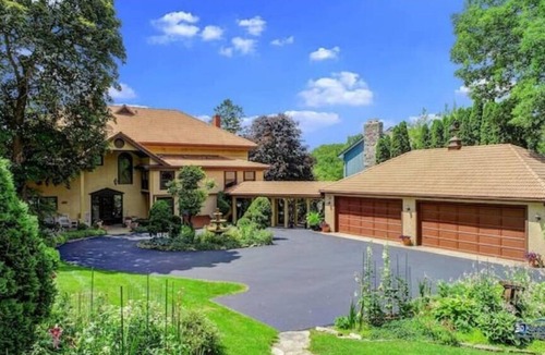 Johnsburg House | Prestigious Pistakee Bay Estate