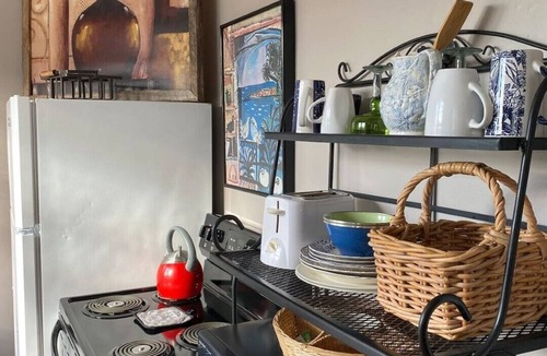 Old Town Winchester Apartment | Pretty Little Apt by the Train II