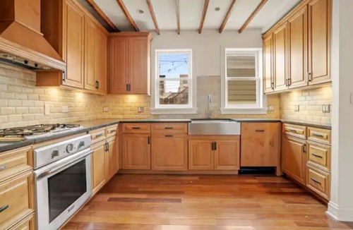 Roscoe Village House | Prime 4 BR Sleeps 13, Chef Kitchen, 8 Blks to Wrigley, 15min Train to Mag Mile