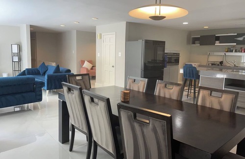 Bethesda House | Prime Bethesda Location Easy Access to DC
