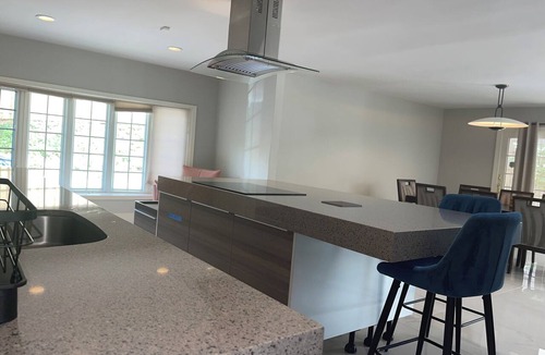 Bethesda House | Prime Bethesda Location Easy Access to DC