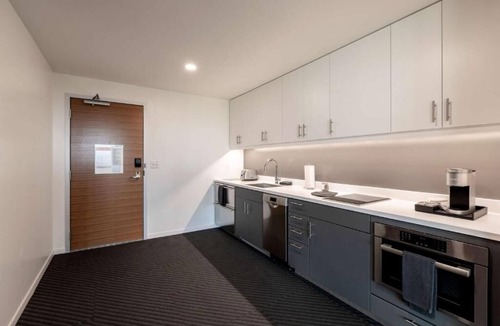 Iowa City Hotel | Prime Downtown Iowa Stay – 2 Elegant Units Near Campus & Live Music