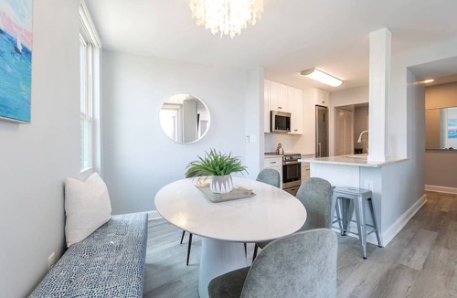 Eastport Condo | Prime Eastport Location - Waterfront Condo w Pool & Parking