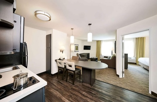 Mount Laurel Hotel | Prime Location! Free Parking, Pets Allowed, Near Strawbridge Lake Park