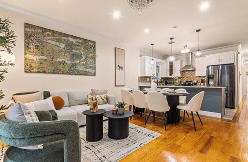 McGinley Square House | Prime Location! 5 Min Walk to PATH. NYC MetLife