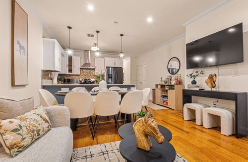 McGinley Square House | Prime Location! 5 Min Walk to PATH. NYC MetLife