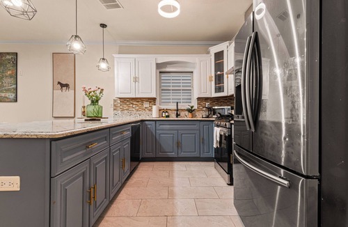 McGinley Square House | Prime Location! 5 Min Walk to PATH. NYC MetLife