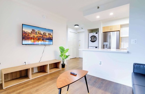 Pentagon City Apartment | Prime Location Apt Near Metro