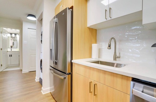 Pentagon City Apartment | Prime Location Apt Near Metro