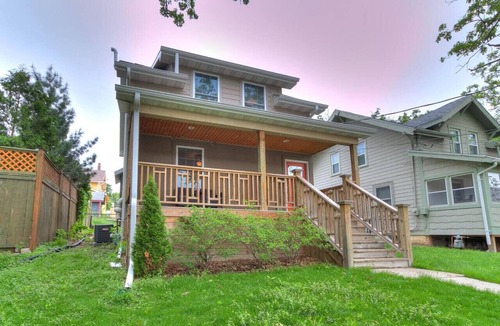 Des Moines Apartment | Prime Location: Downtown Modern 3BR Retreat
