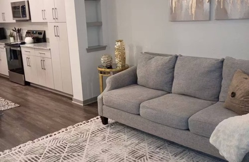Madison Apartment | Prime location, Luxury Views in Madison Airport