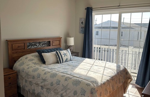 North End Condo | Prime Location Ocean Side of Asbury - Beautiful 3BR/2B Top floor Condo.