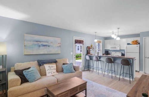 Ottawa House | Prime location on the river.