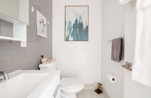 Williamsburg House | Prime & Perfectly located, Modern Privated BedroomnShared Space with Hosts.