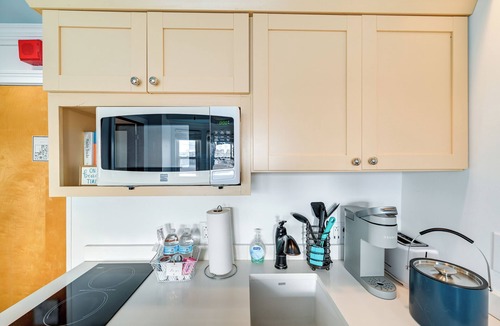 North End Apartment | Prime Walkable Location! 2-unit Ocean City Getaway