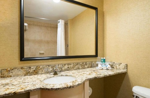 Financial District Hotel | Prime Wall Street Stay + Breakfast. Subway Access