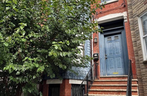 McGinley Square Apartment | Prime World Cup Lodging! 2-bedroom garden apartment in Town house in Jersey City